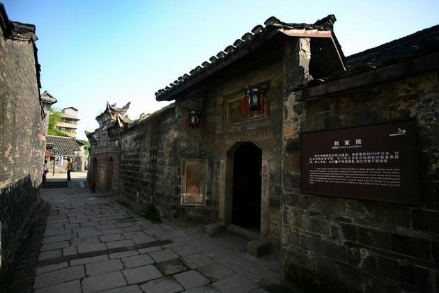 玉兔二号在月球跑完1000米了，“神秘小屋”的真面目揭晓了吗？游戏画面
